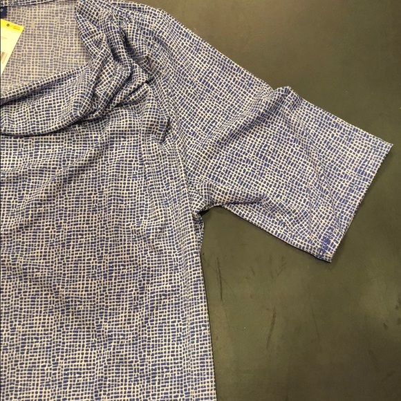 Simply Styled Blouse 👚 - Picture 2 of 5